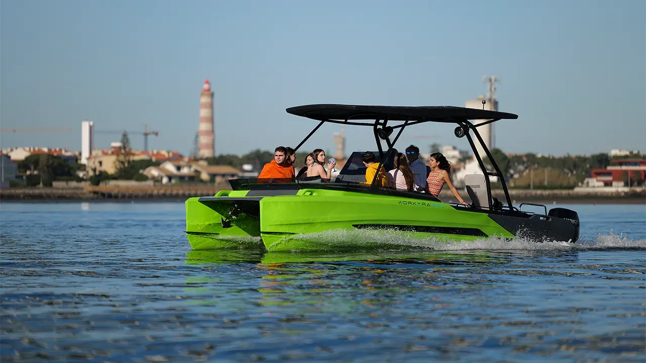 Korkyra 650 Pro navegando
