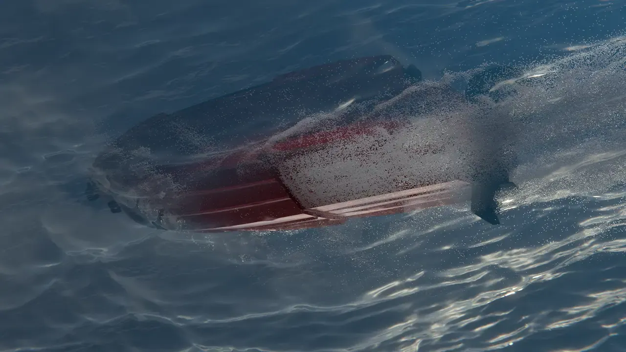Hydra 530 Básica navegando a planeo, levantando estela